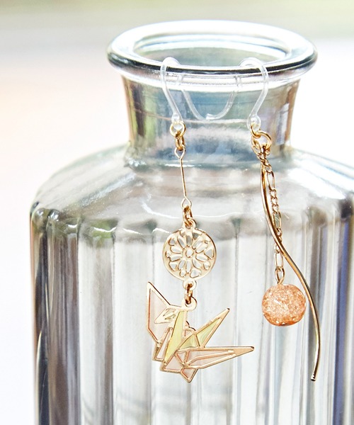 カヤ（カヤ）の「【カヤ】透かし吉祥アシンメトリーピアス（ピアス（両耳用）・レディース・ホワイト/レッド/オレンジ/ブルー/桜/ライトパープル・FREE）」の5枚目の写真