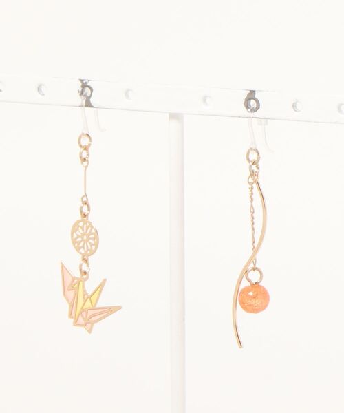 カヤ（カヤ）の「【カヤ】透かし吉祥アシンメトリーピアス（ピアス（両耳用）・レディース・ホワイト/レッド/オレンジ/ブルー/桜/ライトパープル・FREE）」の8枚目の写真