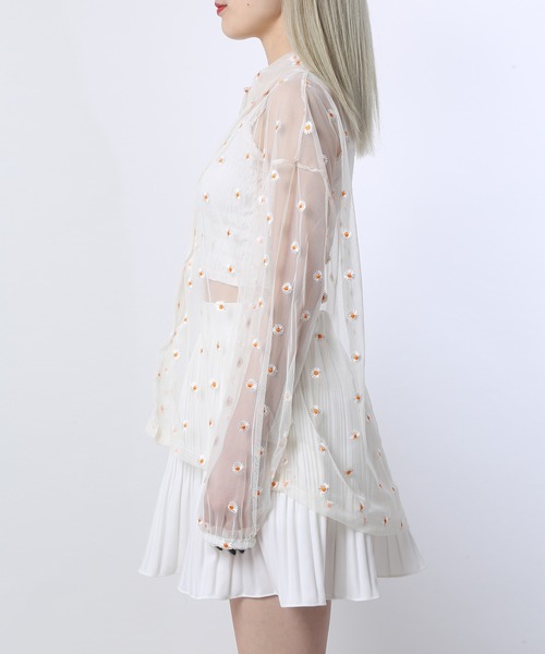 WC（ダブル シー）の「フラワーチュール長袖シャツ（シャツ/ブラウス・レディース・サックスブルー/アイボリー・FREE）」の3枚目の写真