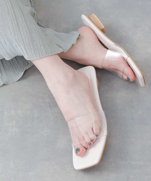 COLONY 2139（コロニートゥーワンスリーナイン）の「クリアベルトフラットサンダル（サンダル・レディース・ブラック/サックスブルー/アイボリー・22.5cm/23.5cm/24.5cm）」の2枚目の写真