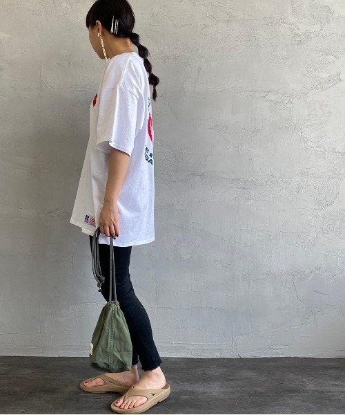 Russell Athletic（ラッセルアスレティック）の「[RUSSELL ATHLETIC/ラッセル アスレチック] BERKLEY×RUSSEL ATHLETIC 別注サークルロゴ バックプリントTシャツ（Tシャツ/カットソー・レディース・ホワイト/ネイビー・M/L）」の3枚目の写真