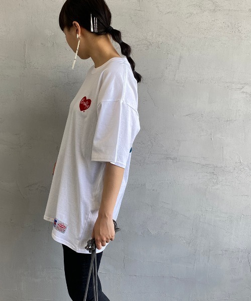 Russell Athletic（ラッセルアスレティック）の「[RUSSELL ATHLETIC/ラッセル アスレチック] BERKLEY×RUSSEL ATHLETIC 別注サークルロゴ バックプリントTシャツ（Tシャツ/カットソー・レディース・ホワイト/ネイビー・M/L）」の4枚目の写真