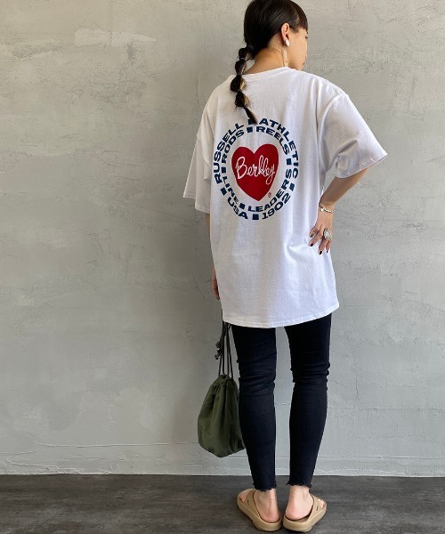 Russell Athletic（ラッセルアスレティック）の「[RUSSELL ATHLETIC/ラッセル アスレチック] BERKLEY×RUSSEL ATHLETIC 別注サークルロゴ バックプリントTシャツ（Tシャツ/カットソー・レディース・ホワイト/ネイビー・M/L）」の6枚目の写真
