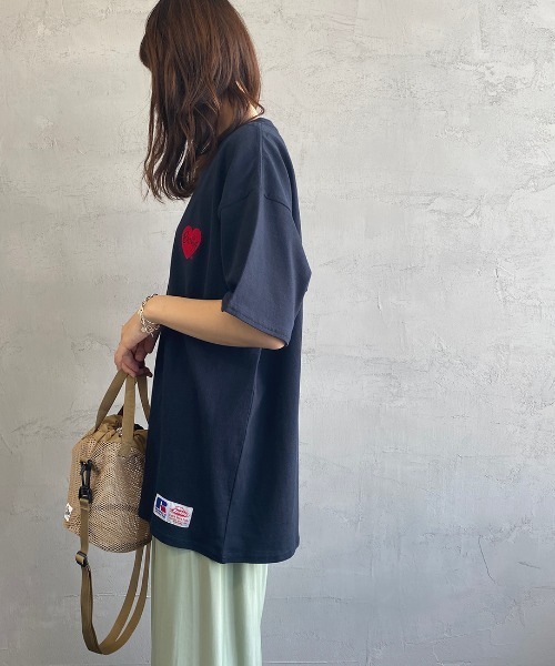 Russell Athletic（ラッセルアスレティック）の「[RUSSELL ATHLETIC/ラッセル アスレチック] BERKLEY×RUSSEL ATHLETIC 別注サークルロゴ バックプリントTシャツ（Tシャツ/カットソー・レディース・ホワイト/ネイビー・M/L）」の18枚目の写真