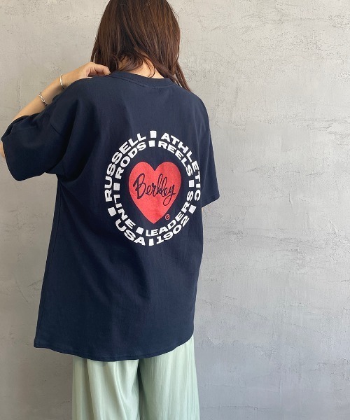 Russell Athletic（ラッセルアスレティック）の「[RUSSELL ATHLETIC/ラッセル アスレチック] BERKLEY×RUSSEL ATHLETIC 別注サークルロゴ バックプリントTシャツ（Tシャツ/カットソー・レディース・ホワイト/ネイビー・M/L）」の19枚目の写真
