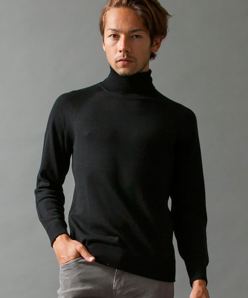 BEAUTY&YOUTH UNITED ARROWS(ビューティーアンドユースユナイテッドアローズ)の「BY メリノ ウール タートルネック(ニット/セーター・メンズ・ネイビー/ブラック/ゴールド・LARGE/SMALL/X-LARGE/MEDIUM)」の2枚目の写真