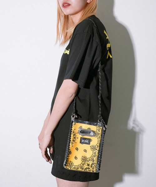 X-girl（エックスガール）の「BANDANA PATTERN SHOULDER BAG（ショルダーバッグ・レディース・イエロー/ブラック/パープル・ONE SIZE）」の3枚目の写真