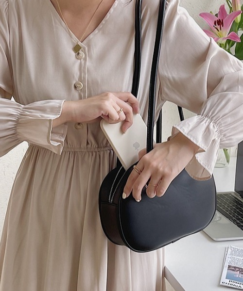 Coo+i（クーイ）の「ラウンド ミニショルダーバッグ（ショルダーバッグ・レディース・ホワイト/ベージュ/ブラック・FREE）」の16枚目の写真