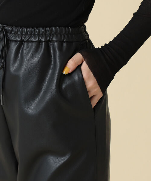 Demi-Luxe BEAMS（デミルクス ビームス）の「Demi-Luxe BEAMS / フェイクナッパレザー パンツ（その他パンツ・レディース・ブラック/カーキ・38/36）」の14枚目の写真