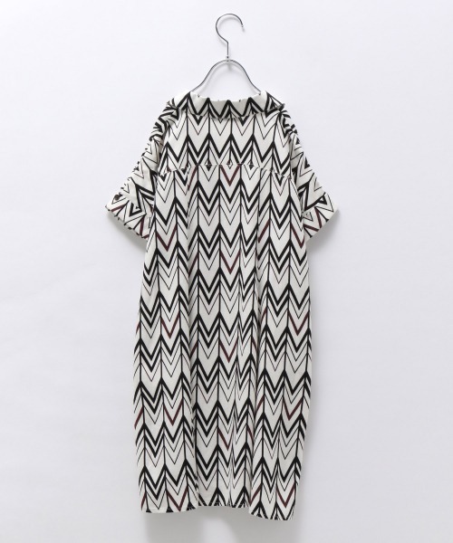 JEANASIS（ジーナシス）の「【KIDS】カイキンフレアワンピース/214690（ワンピース・キッズ・グリーン/ホワイト系その他/ブラック系その他・120/140）」の4枚目の写真