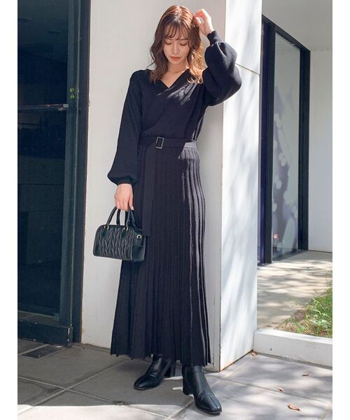 dazzlin(ダズリン)の「プリーツカシュクールロンスリワンピース(ワンピース・レディース・ブラック/ベージュ/パープル/ブラウン・FREE)」の5枚目の写真