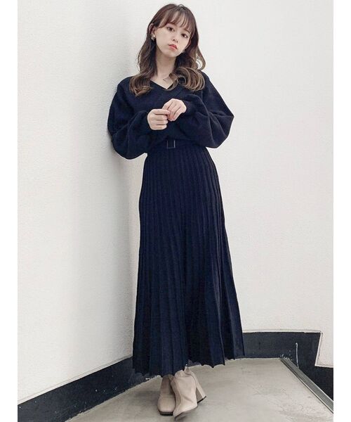 dazzlin(ダズリン)の「プリーツカシュクールロンスリワンピース(ワンピース・レディース・ブラック/ベージュ/パープル/ブラウン・FREE)」の13枚目の写真