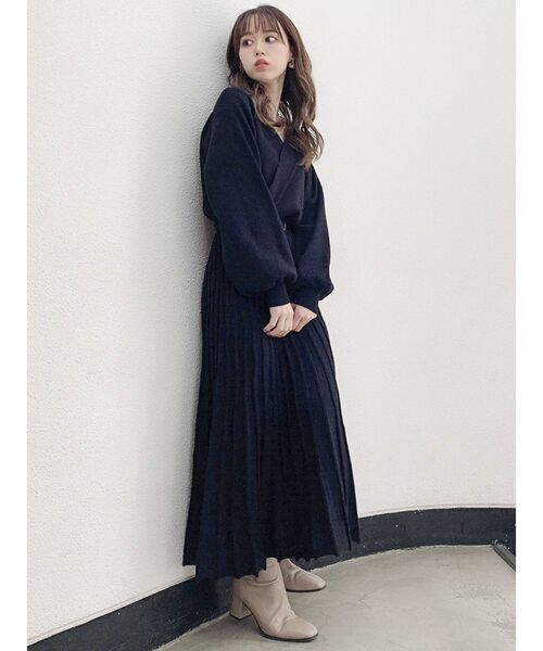 dazzlin(ダズリン)の「プリーツカシュクールロンスリワンピース(ワンピース・レディース・ブラック/ベージュ/パープル/ブラウン・FREE)」の16枚目の写真