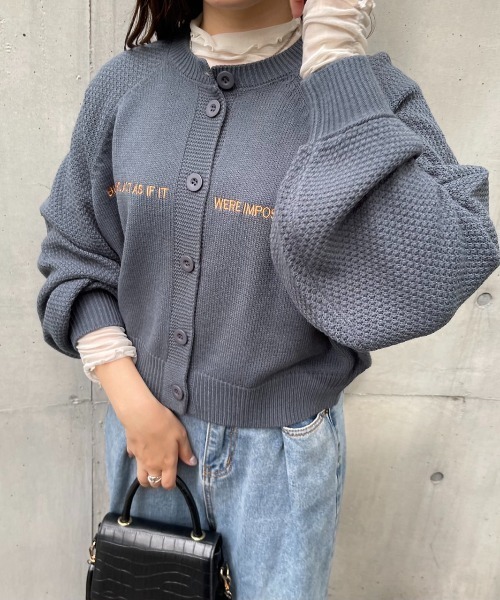 Mysa&Liina（ミーサリーナ）の「ロゴ刺繍入りニットカーディガン（カーディガン/ボレロ・レディース・ブラック/ベージュ/ピンク/ブルー/グリーン・M）」の5枚目の写真