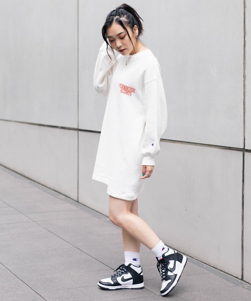 Champion（チャンピオン）の「CHAMPION REVERSE WEAVE TUNIC CW-U006（チュニック・レディース・ホワイト/ブラック/グレー・M）」の2枚目の写真