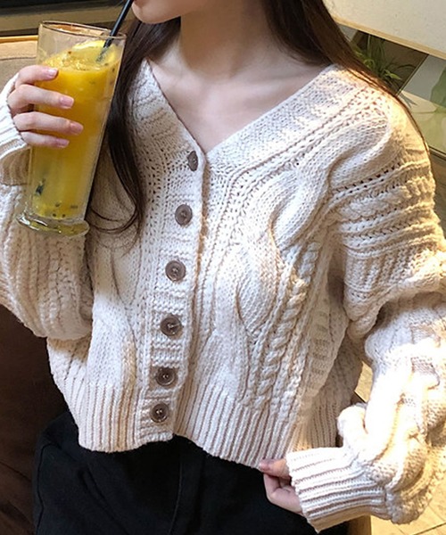 Primazel（プリマゼル）の「ショート丈 ケーブル編み カーディガン（カーディガン/ボレロ・レディース・ブルー/アイボリー/モカ・M）」の8枚目の写真