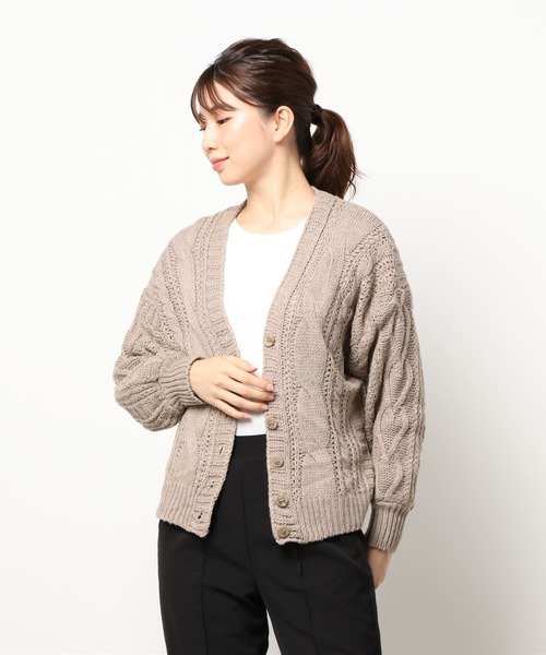 Primazel（プリマゼル）の「ショート丈 ケーブル編み カーディガン（カーディガン/ボレロ・レディース・ブルー/アイボリー/モカ・M）」の15枚目の写真