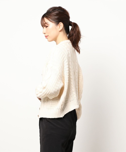 Primazel（プリマゼル）の「ショート丈 ケーブル編み カーディガン（カーディガン/ボレロ・レディース・ブルー/アイボリー/モカ・M）」の16枚目の写真