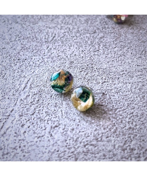 tone(トーン)の「【Willija】金属アレルギー対応《花景》フラワーピアス小(MA)(ピアス(両耳用)・レディース・パープル/ブルー/ホワイト/その他/パープル系その他2/グリーン系その他/グリーン系その他2/レッド/ブラック/オレンジ/グリーン/ローズ/ロイヤルブルー/バイオレット/ライム/アクア/ゴールド/シルバー/グリーン系2・FREE)」の7枚目の写真