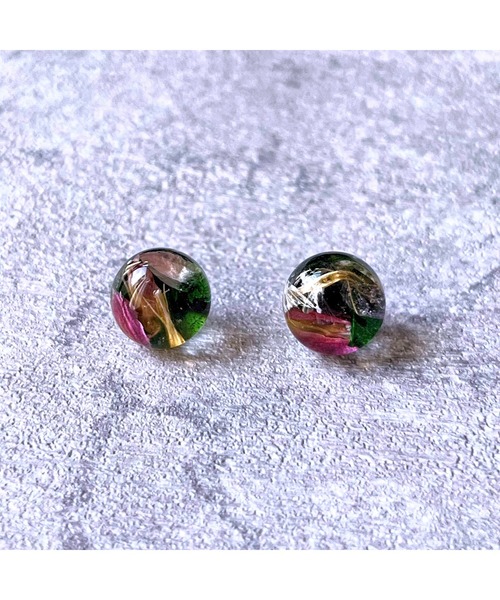 tone(トーン)の「【Willija】金属アレルギー対応《花景》フラワーピアス小(MA)(ピアス(両耳用)・レディース・パープル/ブルー/ホワイト/その他/パープル系その他2/グリーン系その他/グリーン系その他2/レッド/ブラック/オレンジ/グリーン/ローズ/ロイヤルブルー/バイオレット/ライム/アクア/ゴールド/シルバー/グリーン系2・FREE)」の4枚目の写真