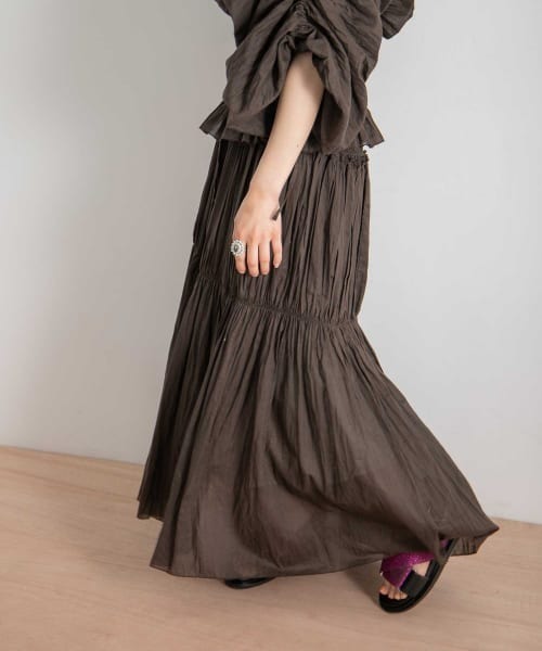 iI（アイ）の「iI　shirring skirt（スカート・レディース・オフホワイト/ダークブラウン/ブラック・ONE）」の5枚目の写真