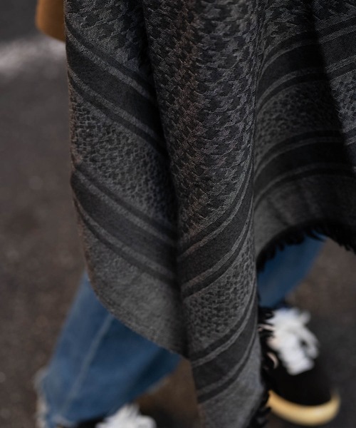 Iroquois（イロコイ）の「HOUND'S TOOTH JQ STOLE（ストール/ショール・メンズ・ブラック系その他・FREE）」の2枚目の写真