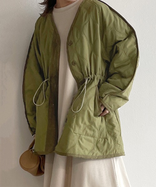 w closet（ダブルクローゼット）の「VネックWステッチひょうたんキルティングジャケット（ダウンジャケット/コート・レディース・カーキ/ブラック/ベージュ系その他/アイボリー・FREE）」の4枚目の写真