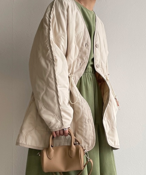 w closet（ダブルクローゼット）の「VネックWステッチひょうたんキルティングジャケット（ダウンジャケット/コート・レディース・カーキ/ブラック/ベージュ系その他/アイボリー・FREE）」の21枚目の写真