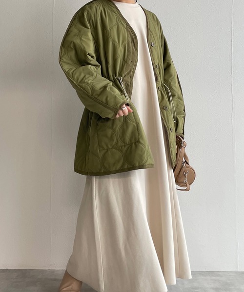 w closet（ダブルクローゼット）の「VネックWステッチひょうたんキルティングジャケット（ダウンジャケット/コート・レディース・カーキ/ブラック/ベージュ系その他/アイボリー・FREE）」の6枚目の写真