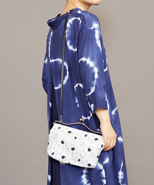 カヤ（カヤ）の「【カヤ】春乃野 がま口ショルダーバッグ（ショルダーバッグ・レディース・レッド/ブルー/キナリ/ホワイト系その他/グリーン系その他・FREE）」の2枚目の写真