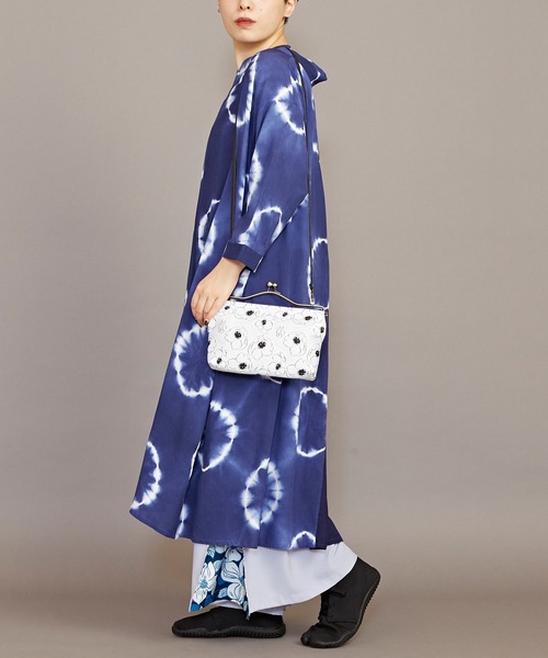 カヤ（カヤ）の「【カヤ】春乃野 がま口ショルダーバッグ（ショルダーバッグ・レディース・レッド/ブルー/キナリ/ホワイト系その他/グリーン系その他・FREE）」の8枚目の写真