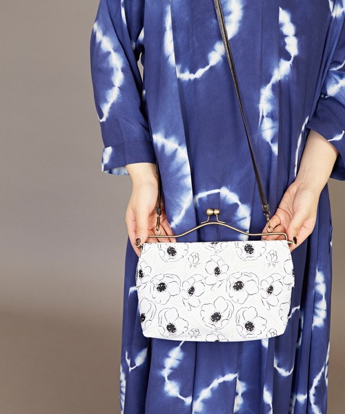 カヤ（カヤ）の「【カヤ】春乃野 がま口ショルダーバッグ（ショルダーバッグ・レディース・レッド/ブルー/キナリ/ホワイト系その他/グリーン系その他・FREE）」の9枚目の写真