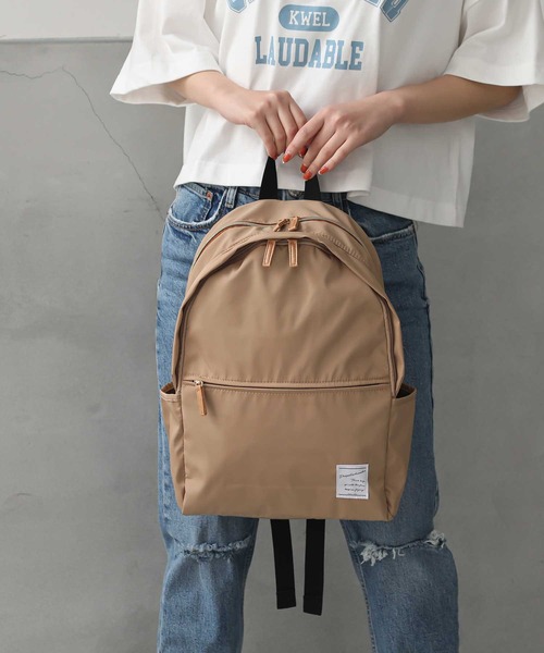 ALTROSE（アルトローズ）の「2層式　ポケットたくさん　撥水高密度ポリリュック（バックパック/リュック・レディース・ブラック/ベージュ/ネイビー/グレー・FREE）」の4枚目の写真