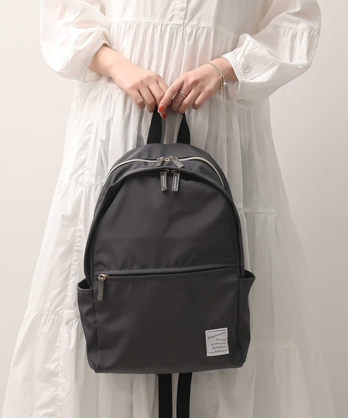 ALTROSE（アルトローズ）の「2層式　ポケットたくさん　撥水高密度ポリリュック（バックパック/リュック・レディース・ブラック/ベージュ/ネイビー/グレー・FREE）」の3枚目の写真
