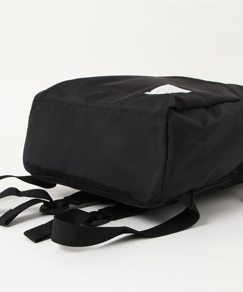 ALTROSE（アルトローズ）の「2層式　ポケットたくさん　撥水高密度ポリリュック（バックパック/リュック・レディース・ブラック/ベージュ/ネイビー/グレー・FREE）」の8枚目の写真