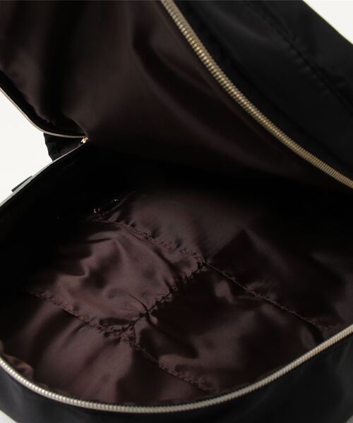 ALTROSE（アルトローズ）の「2層式　ポケットたくさん　撥水高密度ポリリュック（バックパック/リュック・レディース・ブラック/ベージュ/ネイビー/グレー・FREE）」の5枚目の写真