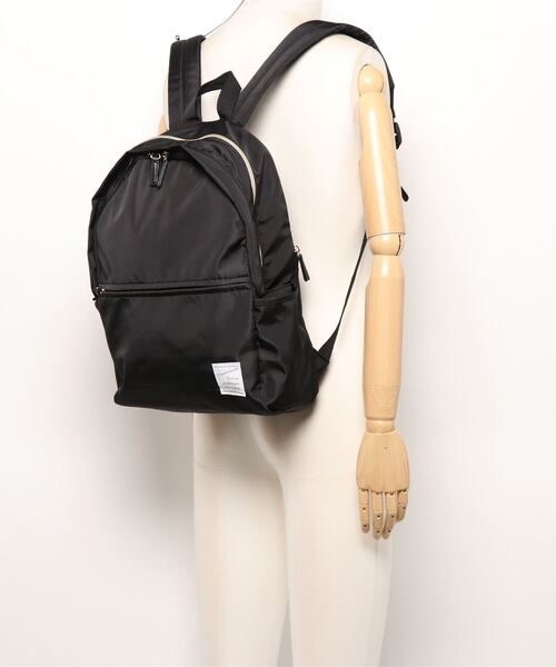 ALTROSE（アルトローズ）の「2層式　ポケットたくさん　撥水高密度ポリリュック（バックパック/リュック・レディース・ブラック/ベージュ/ネイビー/グレー・FREE）」の6枚目の写真