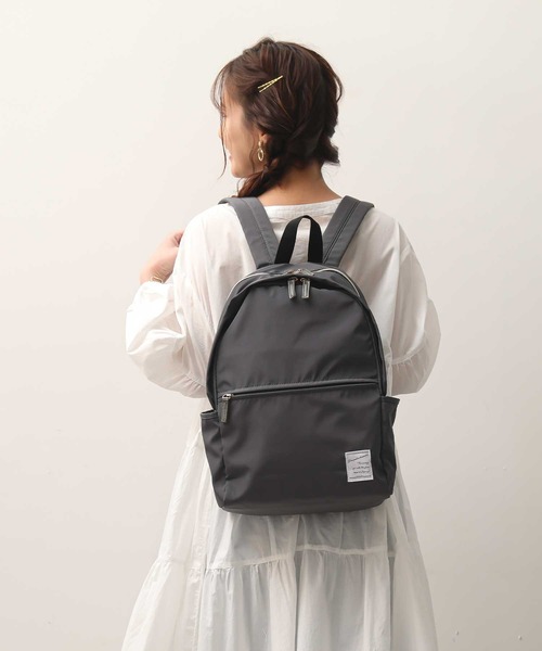ALTROSE（アルトローズ）の「2層式　ポケットたくさん　撥水高密度ポリリュック（バックパック/リュック・レディース・ブラック/ベージュ/ネイビー/グレー・FREE）」の17枚目の写真