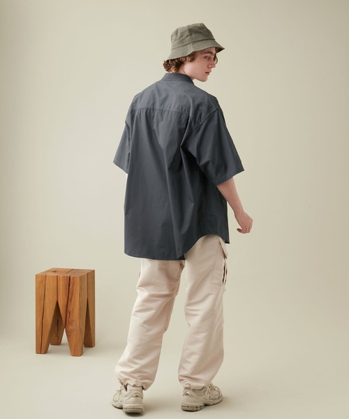 EMMA CLOTHES（エマクローズ）の「リラックスワイド レギュラーカラー ベーシックブロードS/Sシャツ（シャツ/ブラウス・メンズ・ホワイト/ブルー/チャコール/ホワイト系1/グレー系1/グレー系2/ライトベージュ/ブルー系1/ブラウン/ブルー系2/グリーン・M/L）」の13枚目の写真