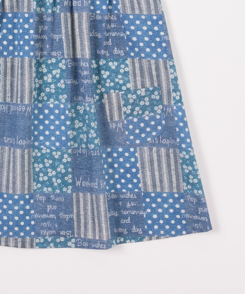 trois lapins kp（トロワラパンケーピー）の「パッチワークプリントのワンピース(100-130cm)（ワンピース・キッズ・ブルー・110cm/120cm/130cm/100cm）」の2枚目の写真