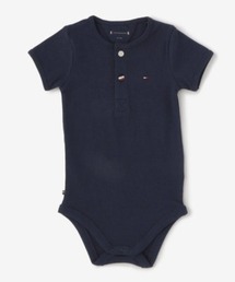 TOMMY HILFIGER（トミーヒルフィガー）の「BABY ヘンリーネックリブボディ（肌着・キッズ）」