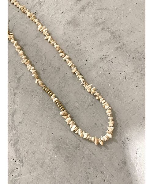 Ungrid（アングリッド）の「モチーフデザインショートネックレス（ネックレス・レディース・アイボリー/ブラウン・FREE）」の2枚目の写真