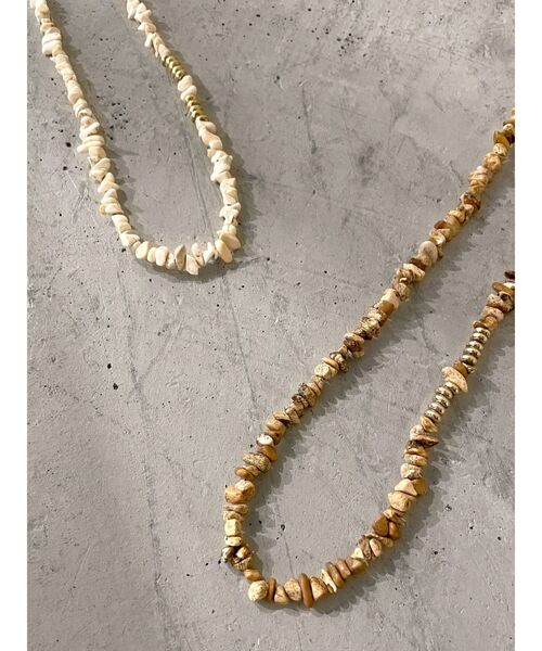 Ungrid（アングリッド）の「モチーフデザインショートネックレス（ネックレス・レディース・アイボリー/ブラウン・FREE）」の5枚目の写真