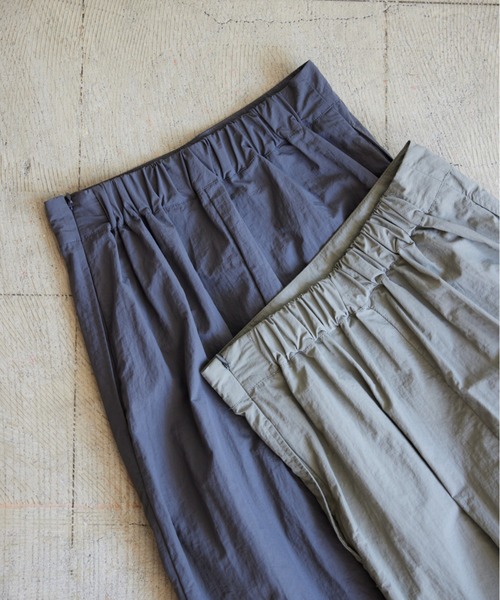 flaner（フラネ）の「Nylon long skirt/ナイロンロングスカート（スカート・レディース・チャコールグレー/カーキ・SMALL/MEDIUM）」の16枚目の写真