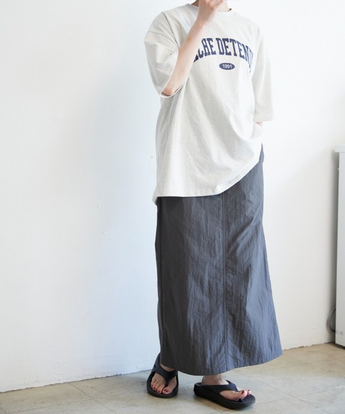 flaner（フラネ）の「Nylon long skirt/ナイロンロングスカート（スカート・レディース・チャコールグレー/カーキ・SMALL/MEDIUM）」の4枚目の写真