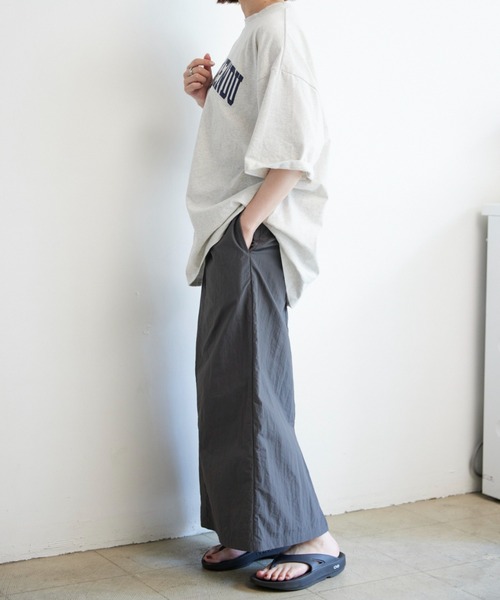 flaner（フラネ）の「Nylon long skirt/ナイロンロングスカート（スカート・レディース・チャコールグレー/カーキ・SMALL/MEDIUM）」の5枚目の写真
