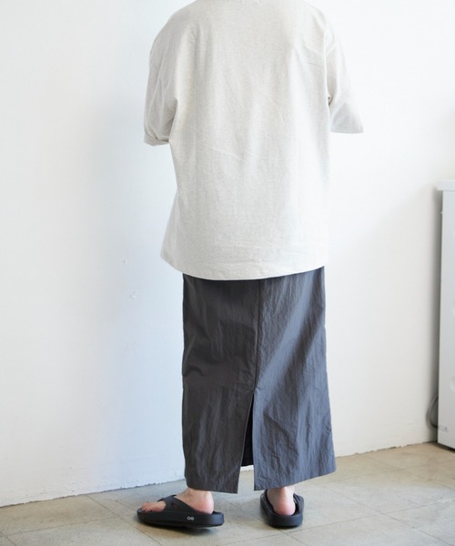 flaner（フラネ）の「Nylon long skirt/ナイロンロングスカート（スカート・レディース・チャコールグレー/カーキ・SMALL/MEDIUM）」の7枚目の写真