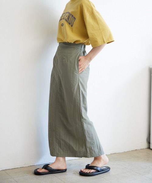 flaner（フラネ）の「Nylon long skirt/ナイロンロングスカート（スカート・レディース・チャコールグレー/カーキ・SMALL/MEDIUM）」の9枚目の写真