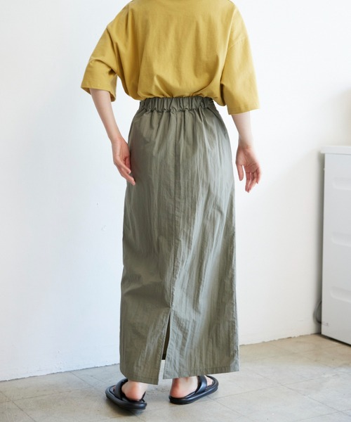 flaner（フラネ）の「Nylon long skirt/ナイロンロングスカート（スカート・レディース・チャコールグレー/カーキ・SMALL/MEDIUM）」の11枚目の写真