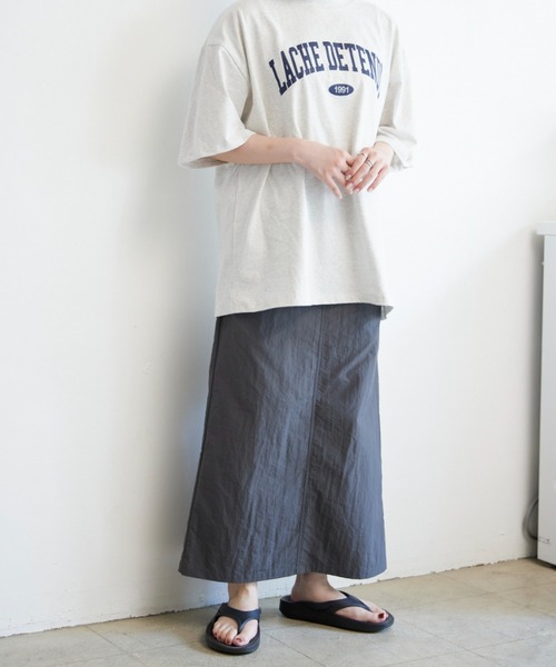 flaner（フラネ）の「Nylon long skirt/ナイロンロングスカート（スカート・レディース・チャコールグレー/カーキ・SMALL/MEDIUM）」の3枚目の写真